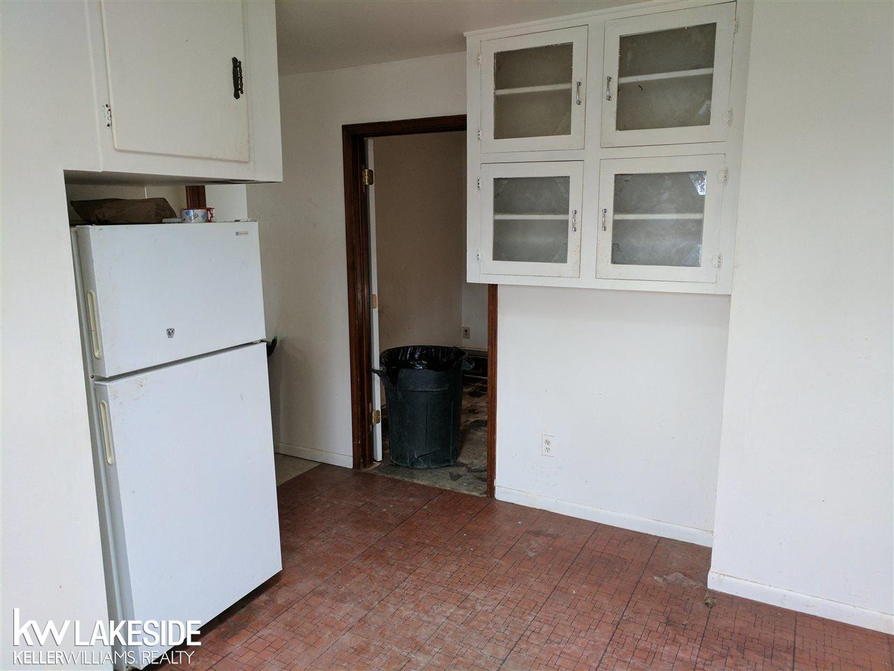 23870 Chapman Road Macomb, MI 48042 - Photo 4 of 13 Kitchen