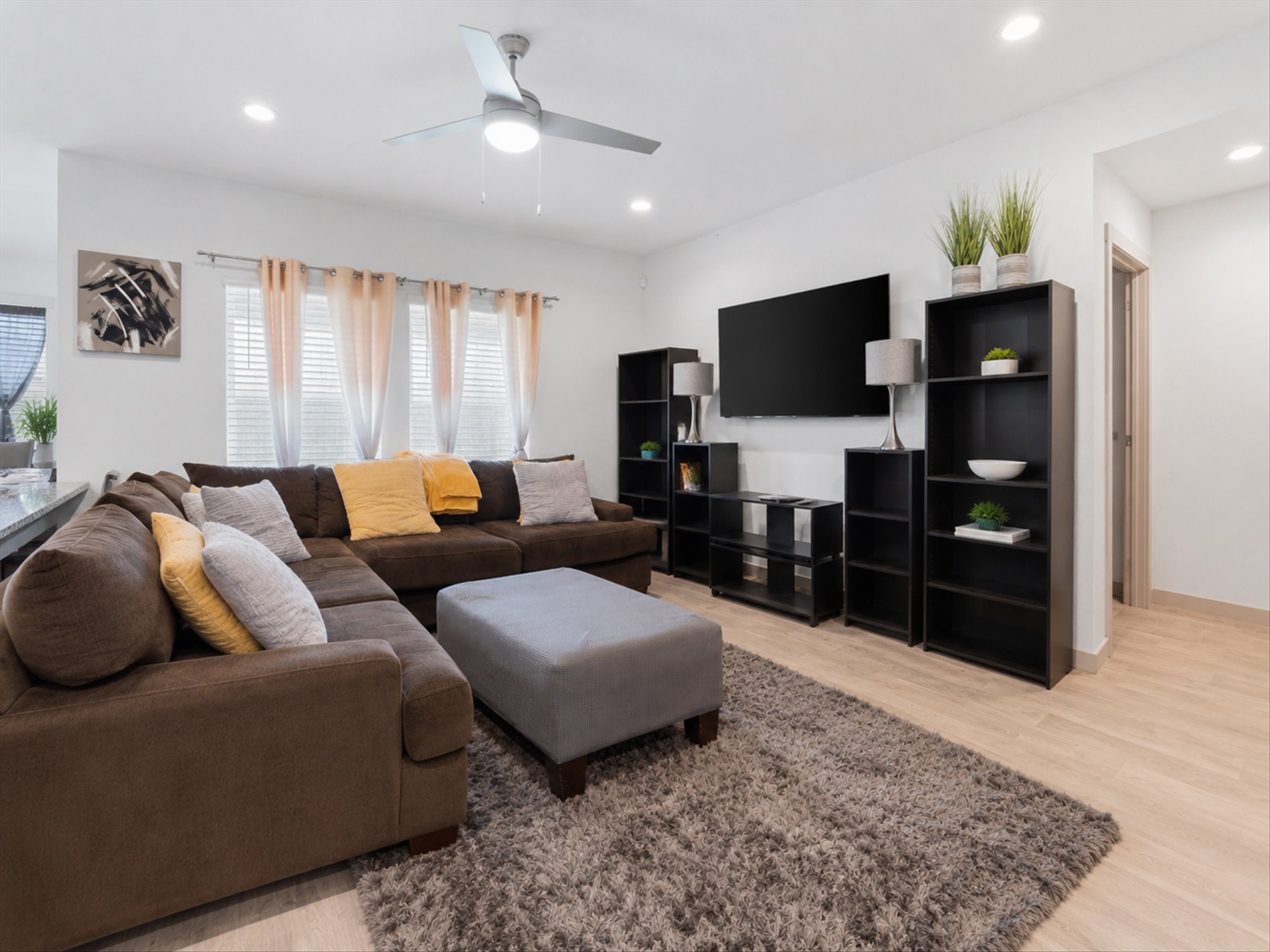 8219 Precious Passing Way Rosharon, TX 77583 - Photo 7 of 24 Living Room