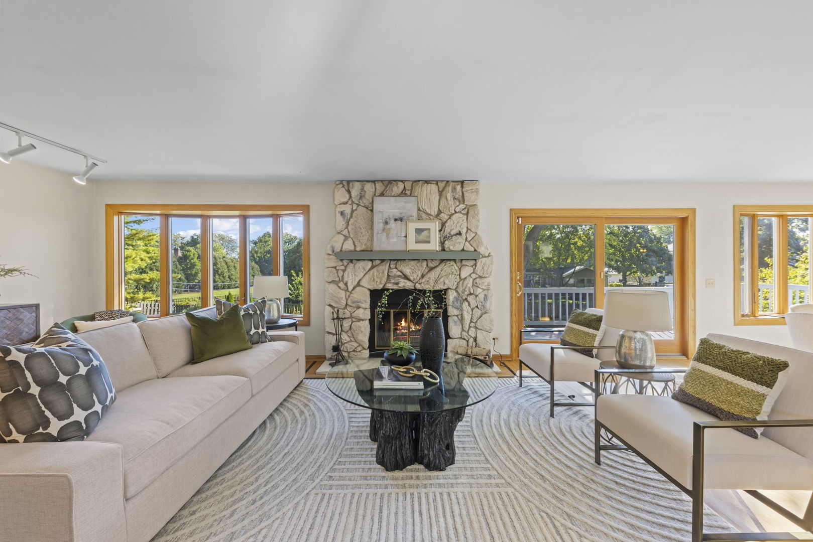 1913 Gladstone Drive Wheaton, IL 60189 - Photo 3 of 40