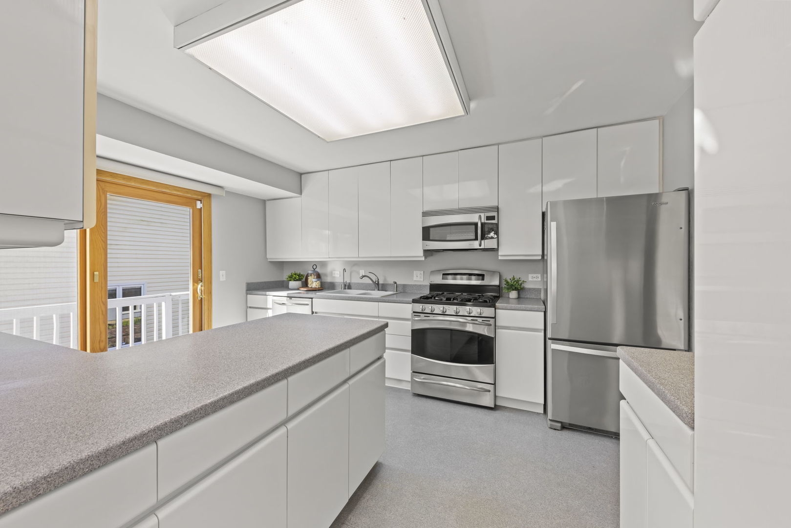 1913 Gladstone Drive Wheaton, IL 60189 - Photo 9 of 40