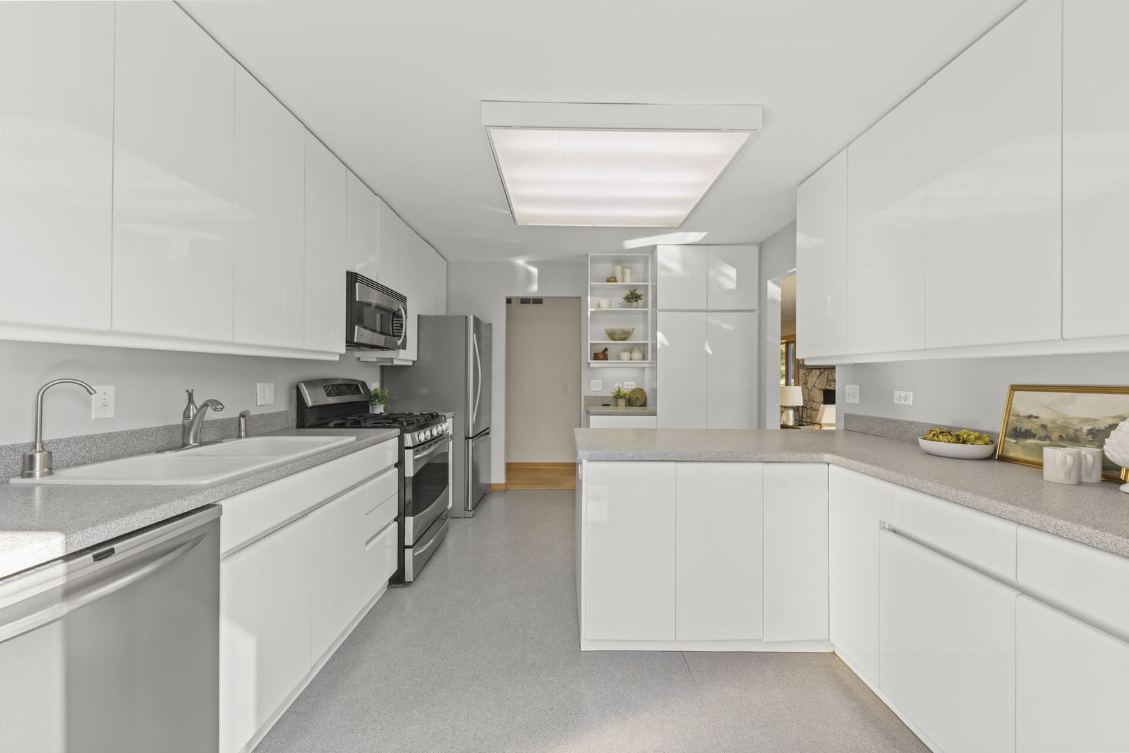 1913 Gladstone Drive Wheaton, IL 60189 - Photo 10 of 40