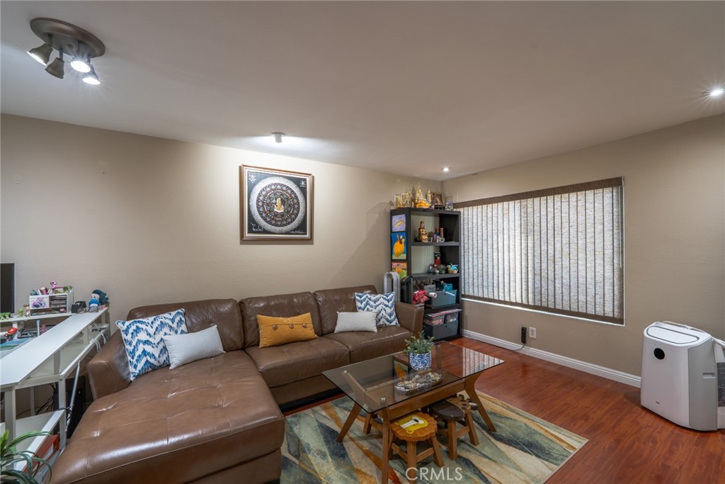 45 Oval Irvine, CA 92604 - Photo 8 of 40 a living room with furniture and a window
