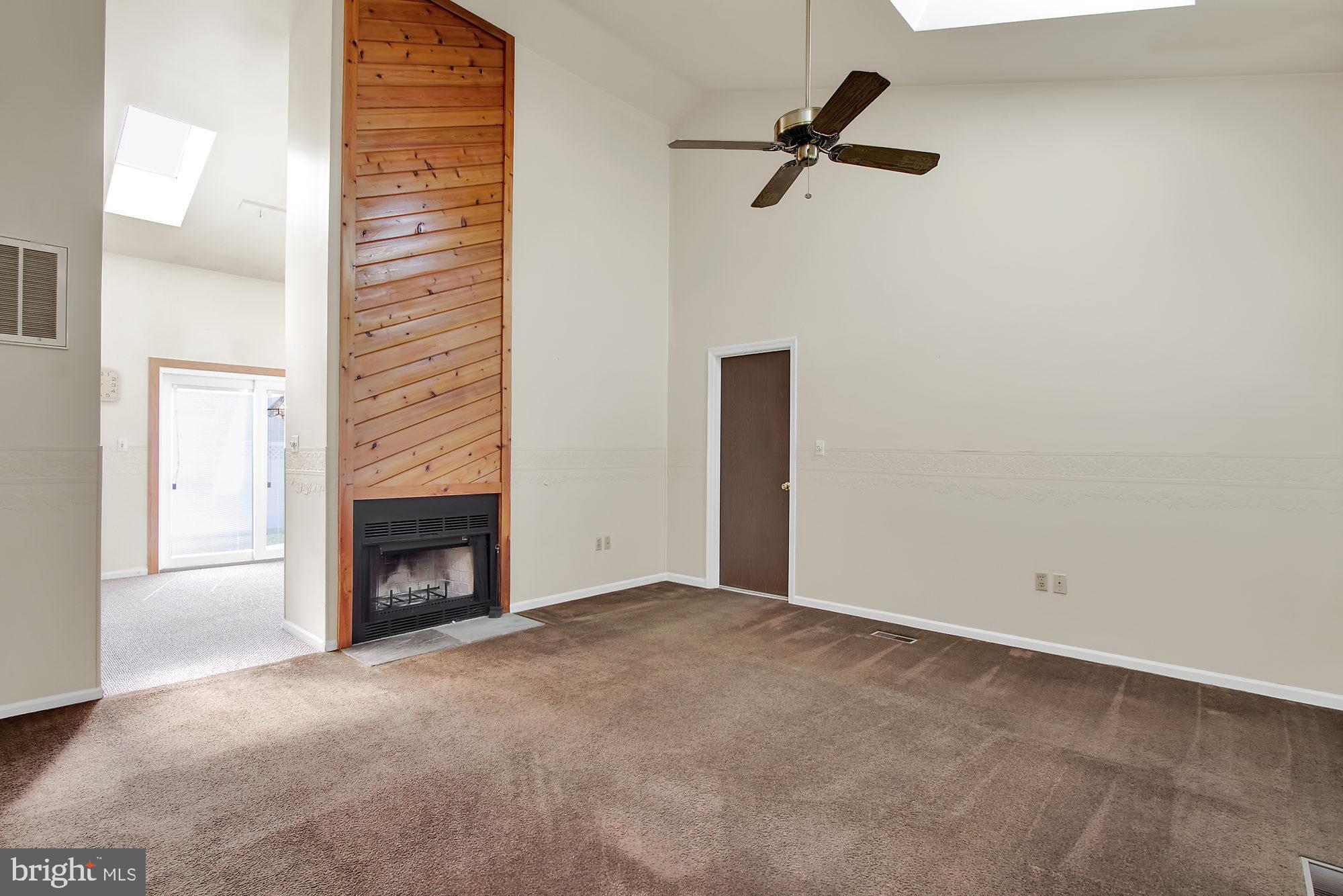 1003 Rill Road Reading, PA 19606 - Photo 2 of 18 Living Room