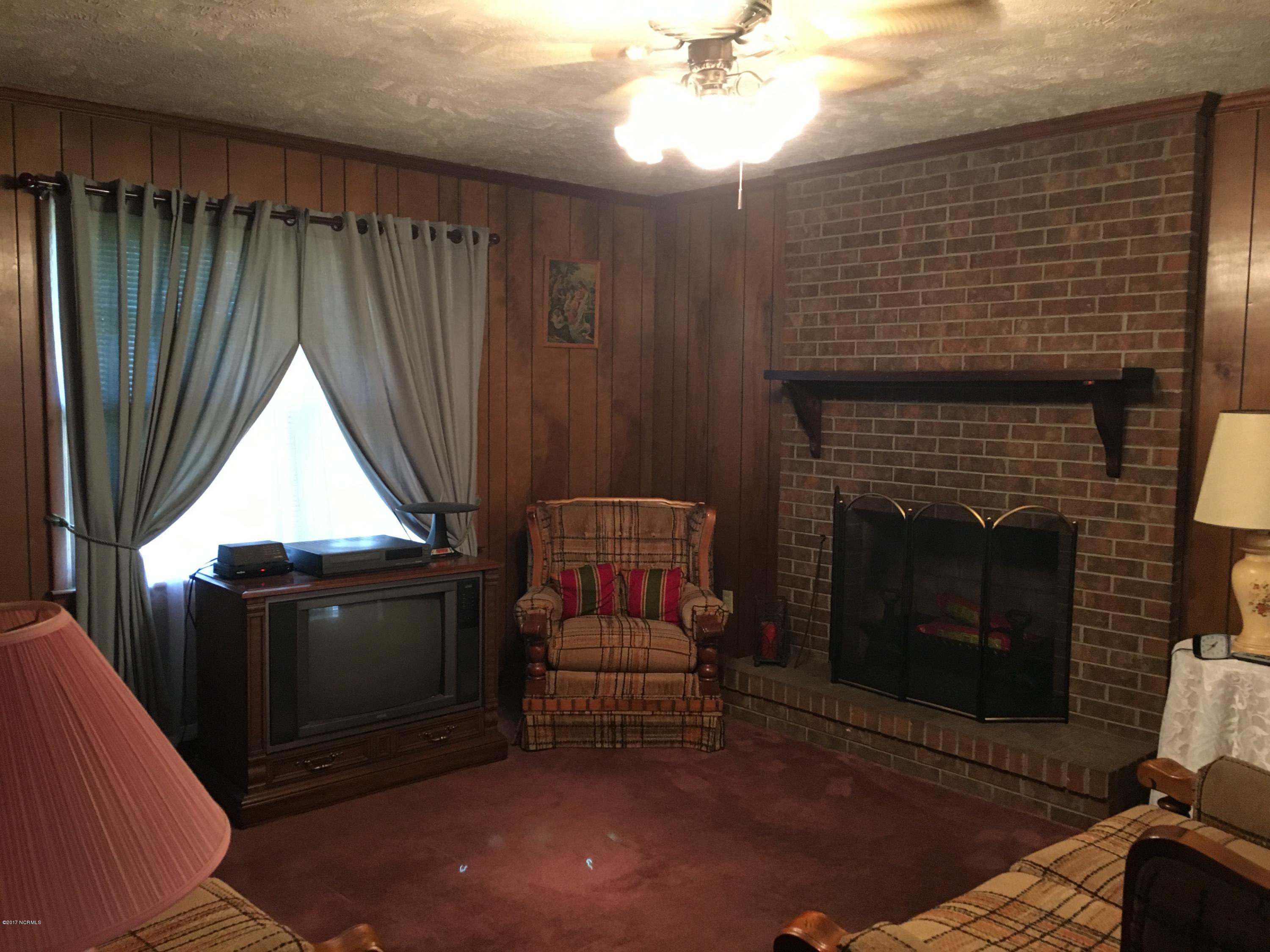230 Waycross Road Turkey, NC 28393 - Photo 2 of 11 IMG_4447