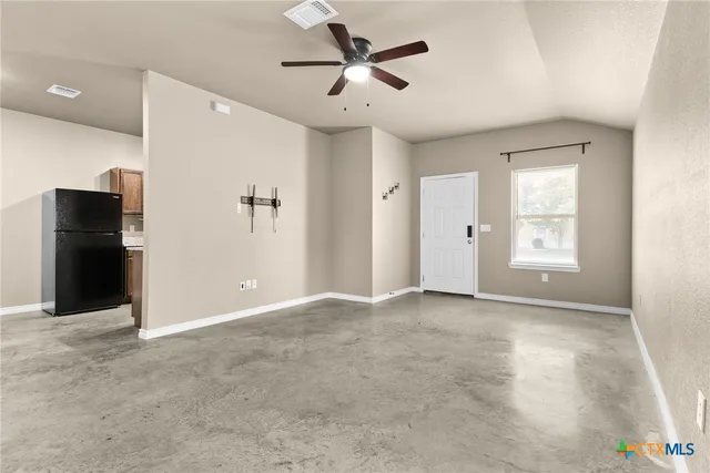 $1,400 | 2011 Wood Street, Killeen, TX 76541