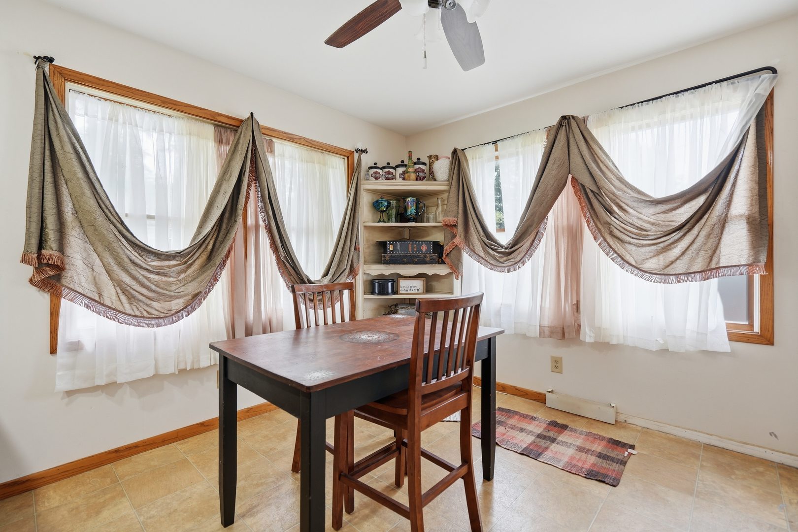2702 Middle Road Davenport, IA 52803 - Photo 12 of 24