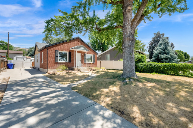 291 800 East Bountiful, UT 84010 - Photo 2 of 20 Brick exterior with white trim