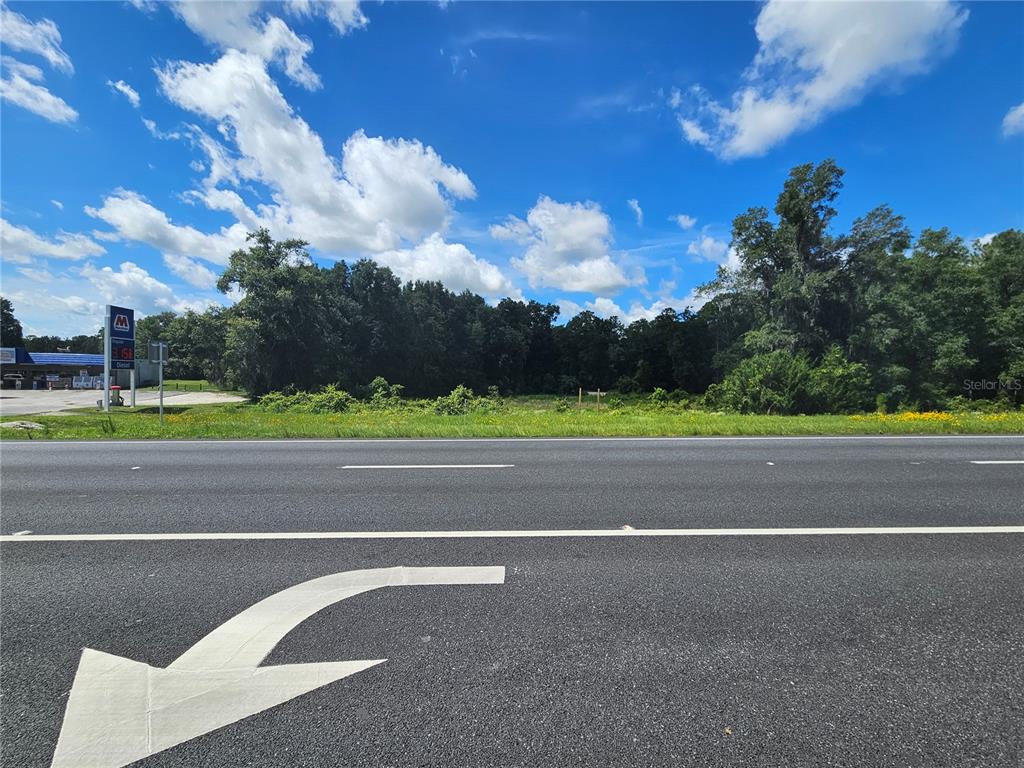 27 Northeast Alt Williston Williston, FL 32696 - Photo 1 of 1 a view of a tennis court
