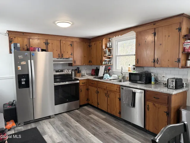 $585,000 | 236 Glenmont Road, Bethlehem, NY 12077