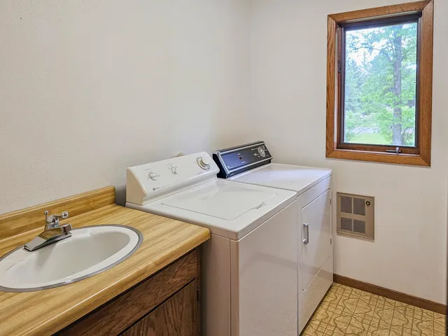 $699,900 | 40289 Aerovilla Road, Perham, MN 56573