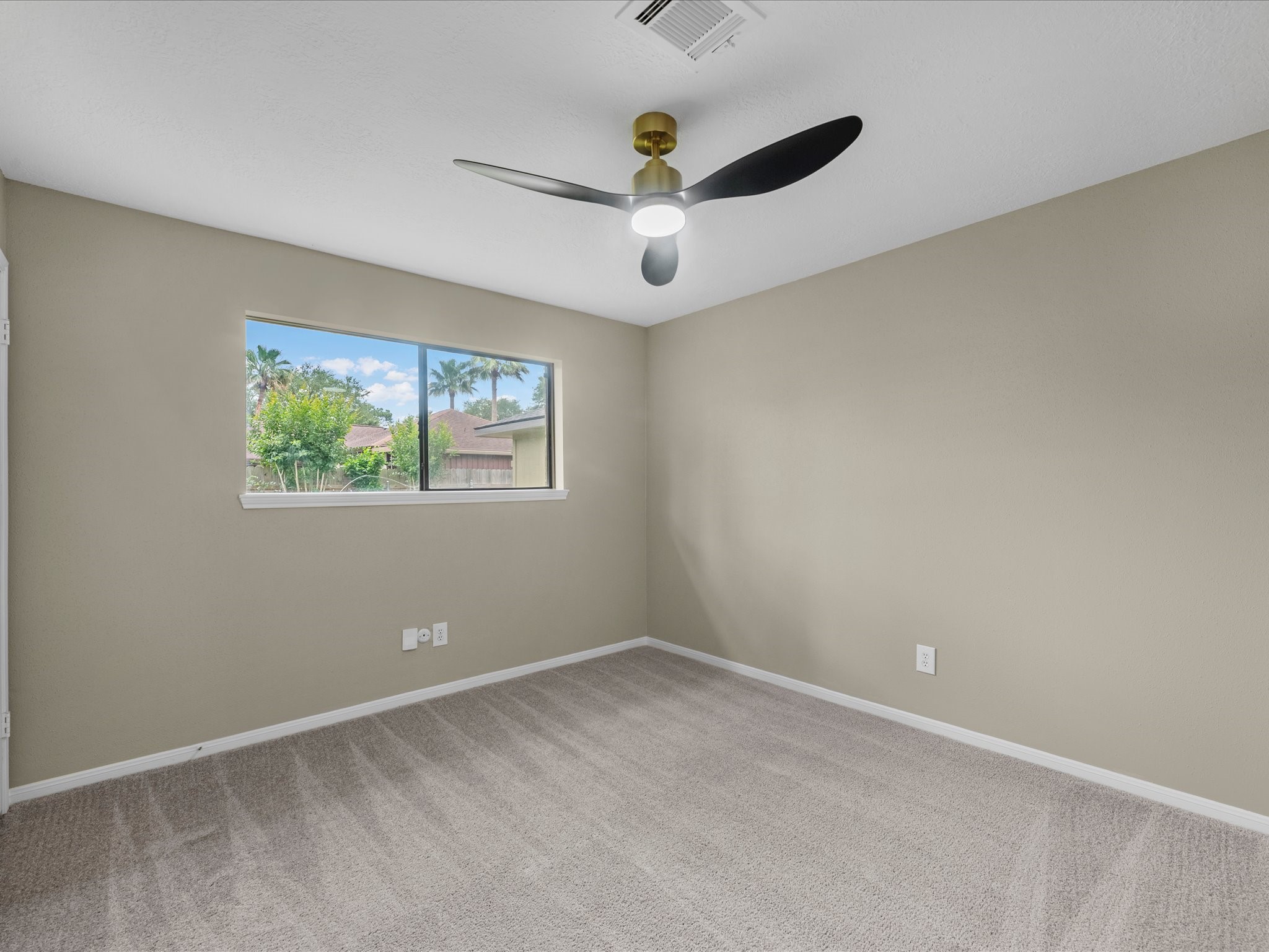 4002 Cujanes Street Pasadena, TX 77504 - Photo 20 of 26 an empty room with ceiling fan and window