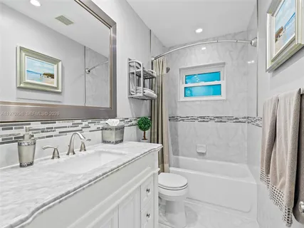 $1,089,000 | 4231 Northeast 16th Avenue, Oakland Park, FL 33334