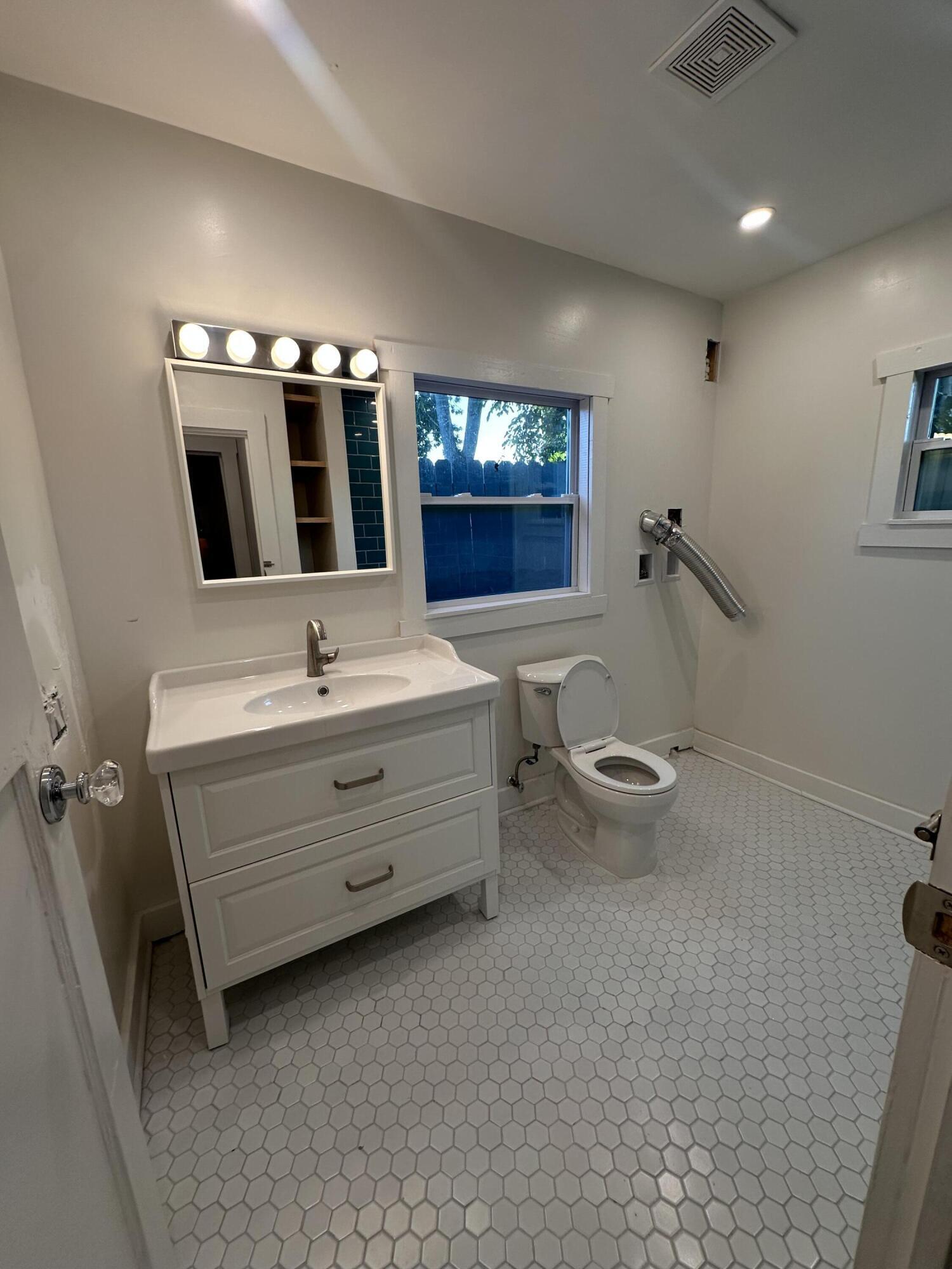 4707 Garden Avenue West Palm Beach, FL 33405 - Photo 6 of 14 Bath