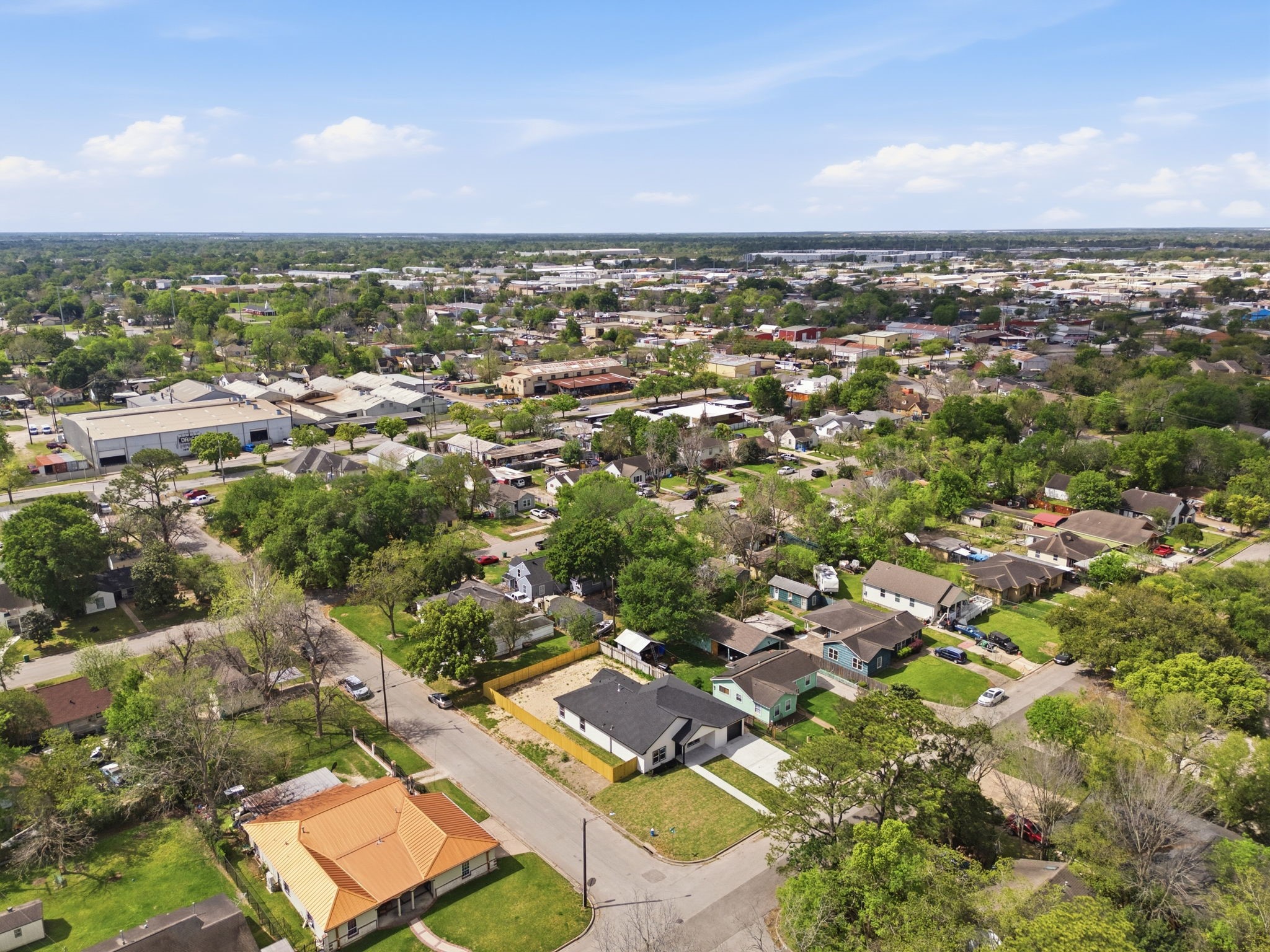 7040 Kinney Street Houston, TX 77087 - Photo 41 of 47 an aerial view of a city