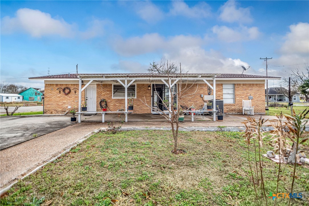 207 Williams Street Tivoli, TX 77990 - Photo 8 of 32 front view of a house with a yard