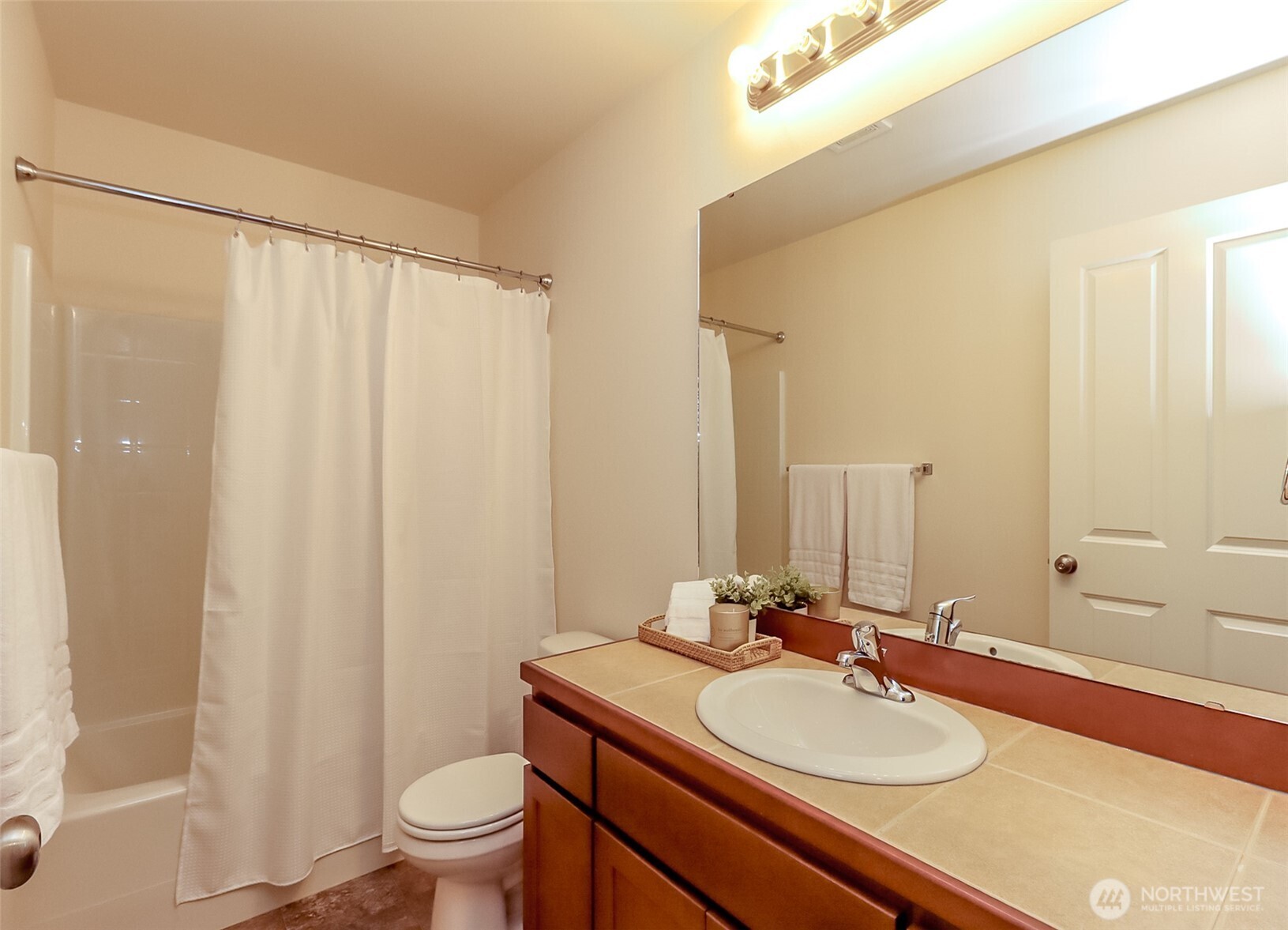 315 Dennis Way Monroe, WA 98272 - Photo 19 of 37 a bathroom with a sink a toilet and a mirror