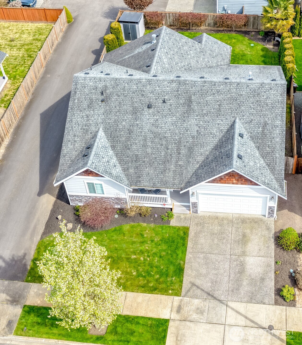 315 Dennis Way Monroe, WA 98272 - Photo 2 of 37 a front view of a house with garden