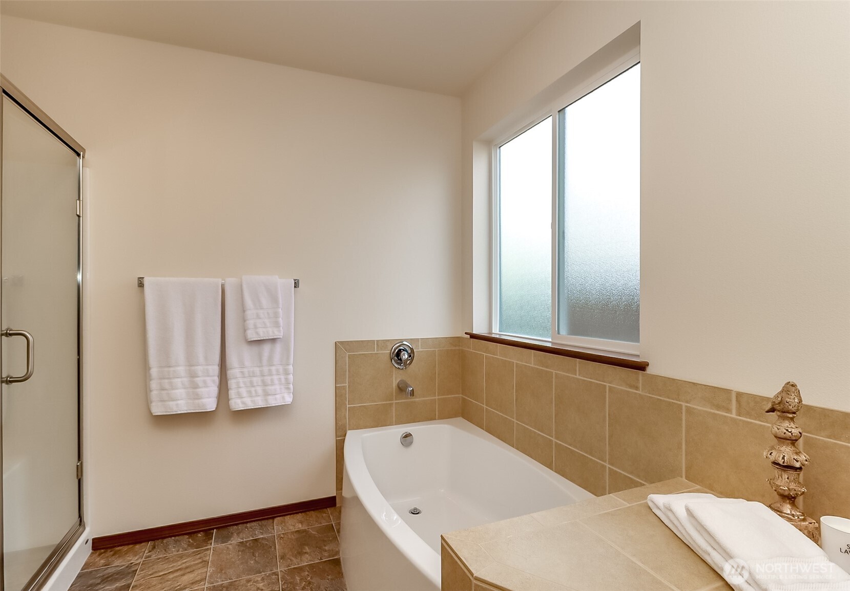 315 Dennis Way Monroe, WA 98272 - Photo 29 of 37 a bathroom with a bathtub and a sink