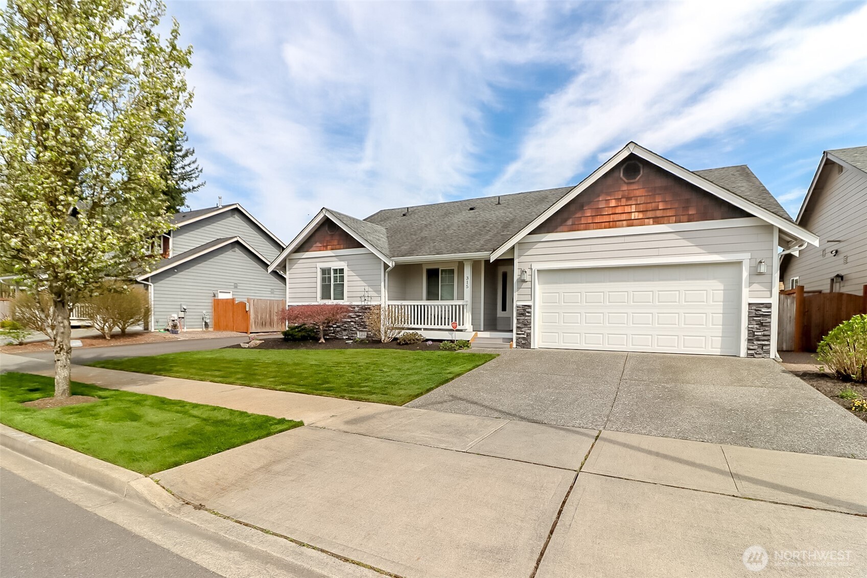 315 Dennis Way Monroe, WA 98272 - Photo 37 of 37 front view of a house and a yard