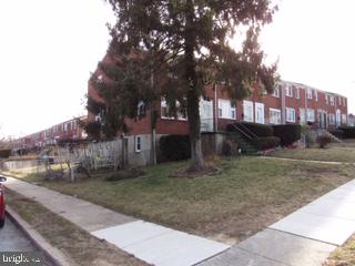 913 Stamford Road Baltimore, MD 21229 - Photo 3 of 24