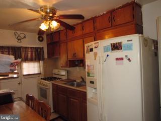 913 Stamford Road Baltimore, MD 21229 - Photo 9 of 24