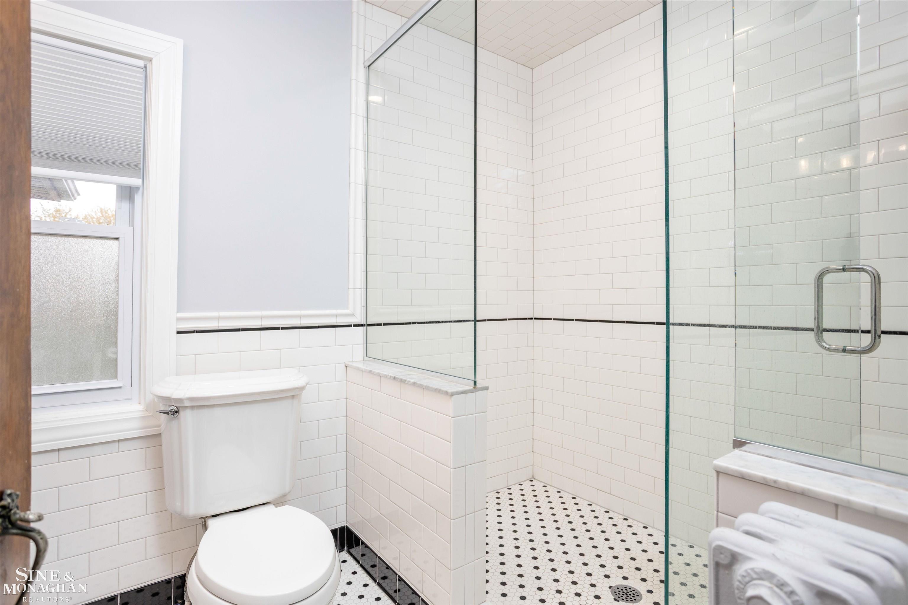 188 Kerby Road Grosse Pointe, MI 48236 - Photo 28 of 63 50173272-ca9bf721-0bc9-4093-b200-2a22f9ca5d14.JPG