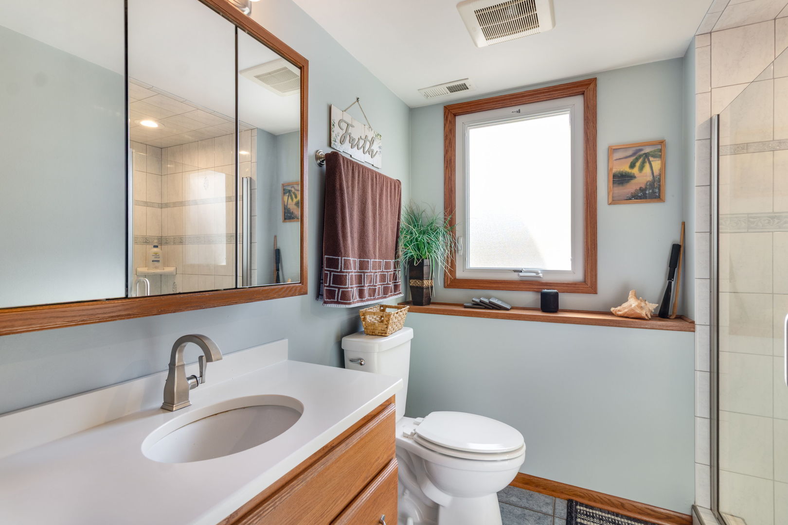16641 West Oneida Drive Lockport, IL 60441 - Photo 21 of 24 a bathroom with a sink and a large mirror