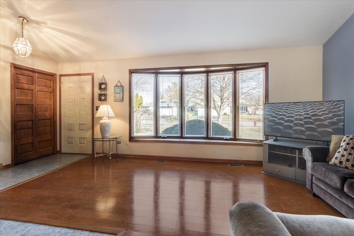 16641 West Oneida Drive Lockport, IL 60441 - Photo 5 of 24 a living room with furniture and a fireplace