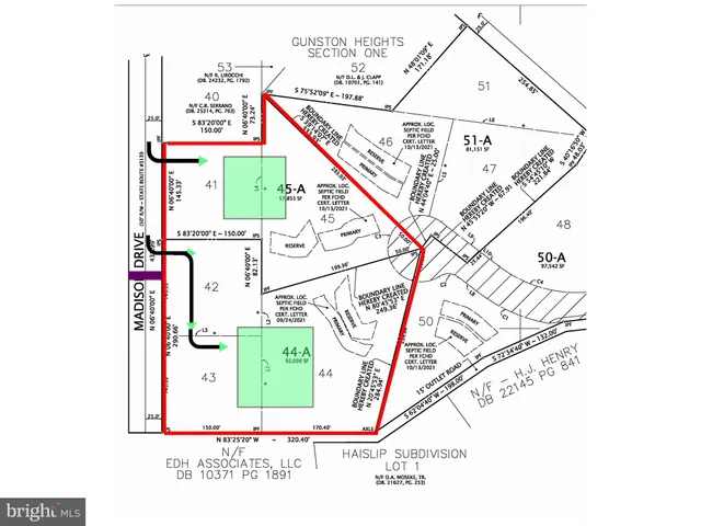 a black and white photo of a room