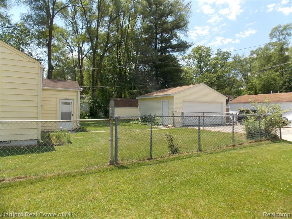 21235 Rensselaer Street Farmington Hills, MI 48336 - Photo 4 of 17