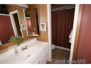 86 Country Place Springfield, IL 62703 - Photo 13 of 21