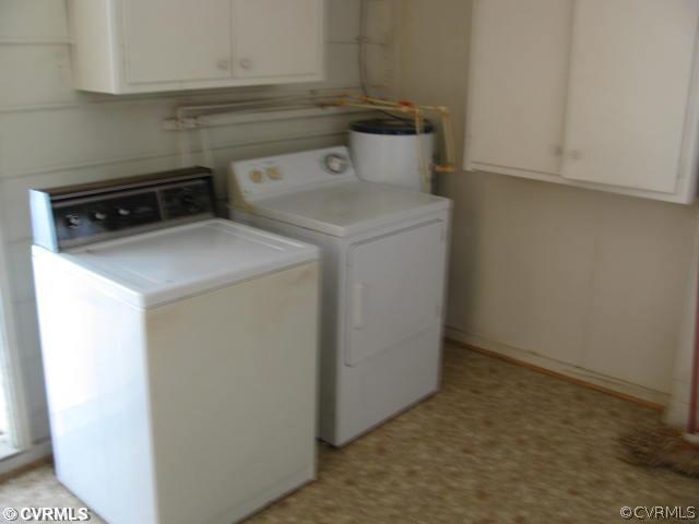 2390 Sheppard Town Road Maidens, VA 23102 - Photo 4 of 12 a utility room with dryer and washer