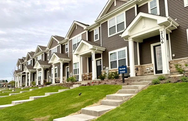 $2,800 | 2136 Bodega Road, Unit 2136, Oswego, IL 60543