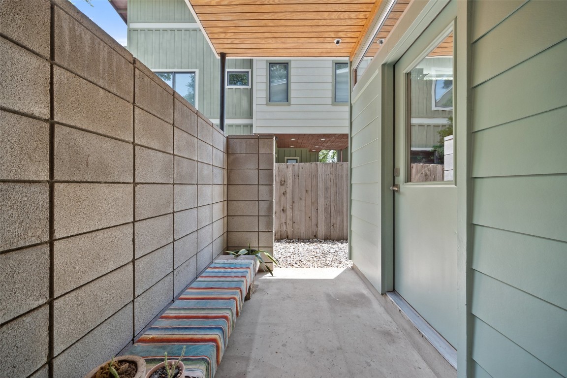 1411 East 2nd Street, Unit B2 Austin, TX 78702 - Photo 23 of 27