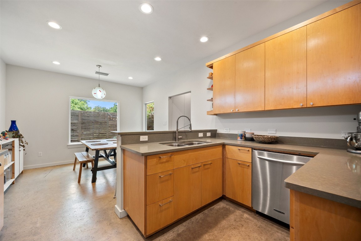 1411 East 2nd Street, Unit B2 Austin, TX 78702 - Photo 7 of 27