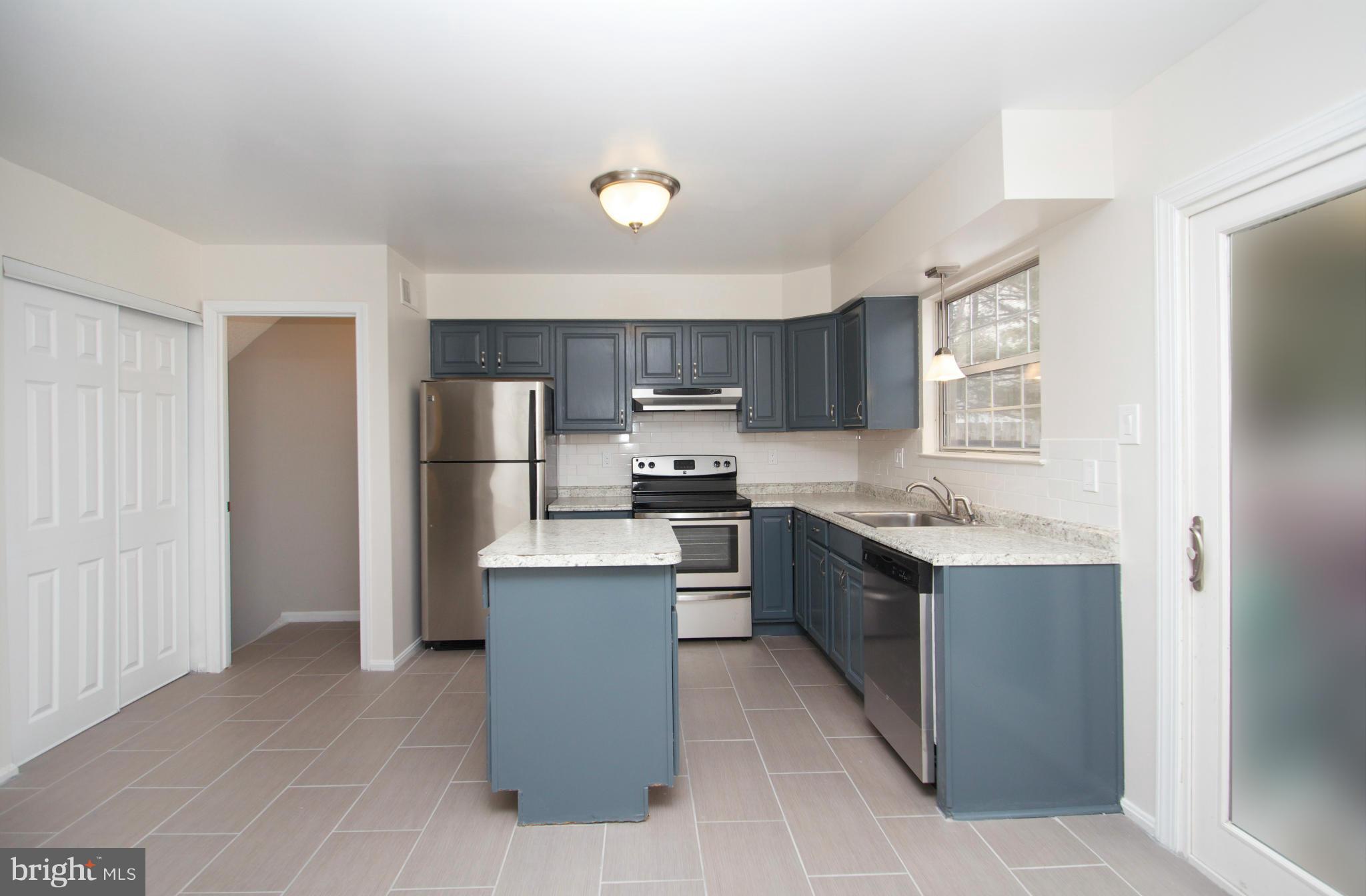 15047 Travert Way Silver Spring, MD 20906 - Photo 6 of 18 Kitchen
