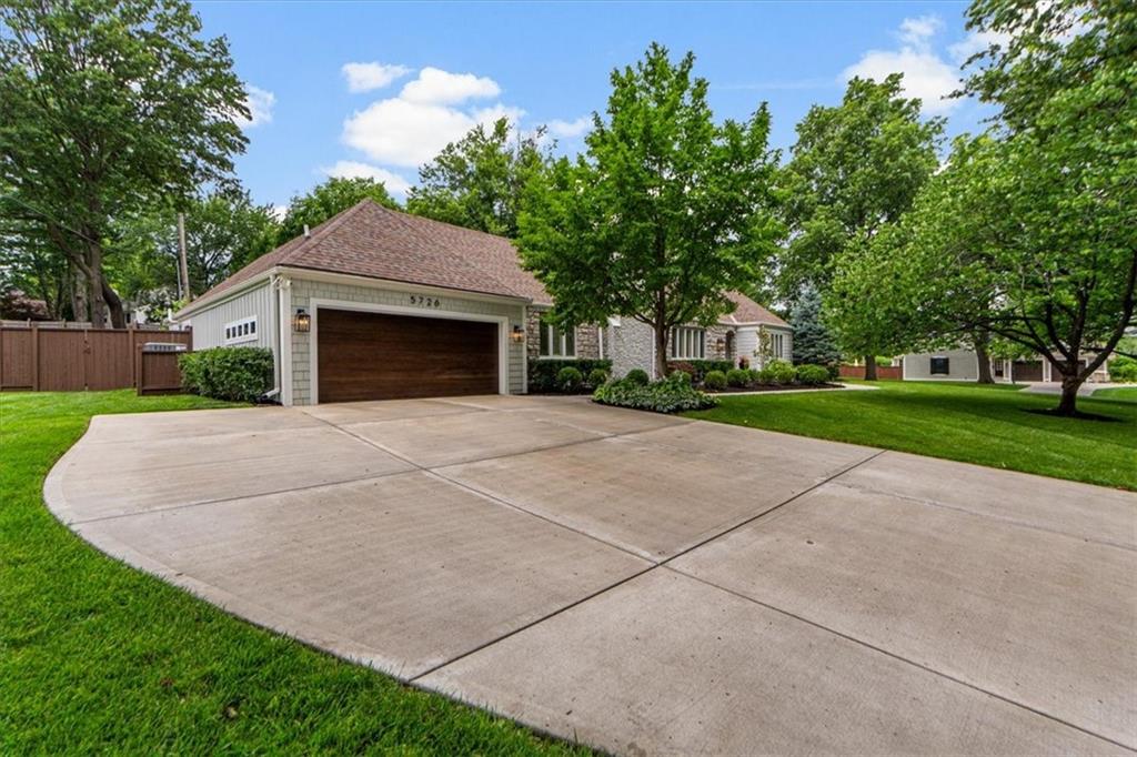 5726 Howe Drive Fairway, KS 66205 - Photo 3 of 10