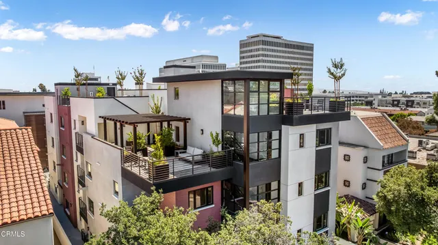 $1,299,000 | 150 South Oak Knoll Avenue, Unit 205, Pasadena, CA 91101