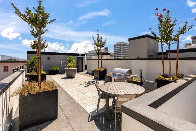 $1,299,000 | 150 South Oak Knoll Avenue, Unit 205, Pasadena, CA 91101