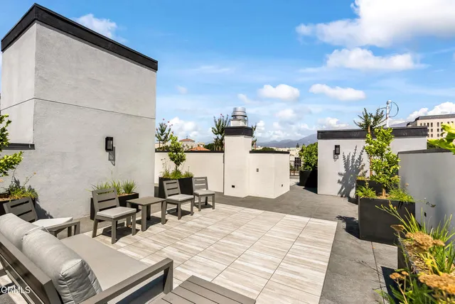 $1,299,000 | 150 South Oak Knoll Avenue, Unit 205, Pasadena, CA 91101