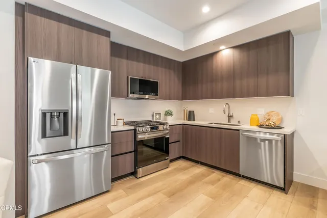 $1,299,000 | 150 South Oak Knoll Avenue, Unit 205, Pasadena, CA 91101