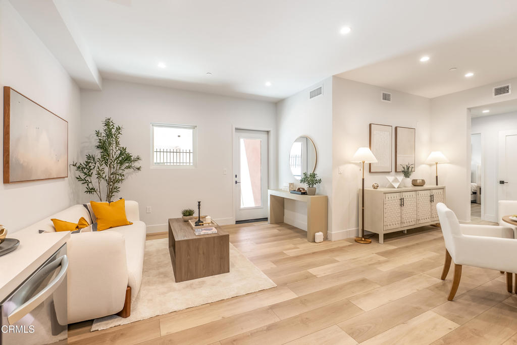 150 South Oak Knoll Avenue, Unit 205 Pasadena, CA 91101 - Photo 8 of 38 DSC01450 2