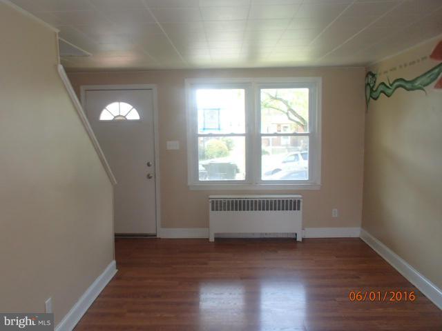 3649 Clarenell Road Baltimore, MD 21229 - Photo 2 of 16 Living Room