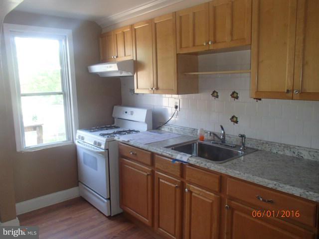 3649 Clarenell Road Baltimore, MD 21229 - Photo 6 of 16 Kitchen