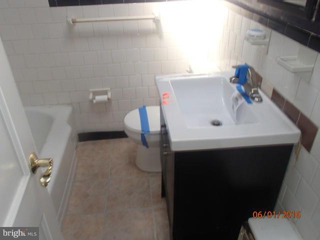 3649 Clarenell Road Baltimore, MD 21229 - Photo 10 of 16 Bath