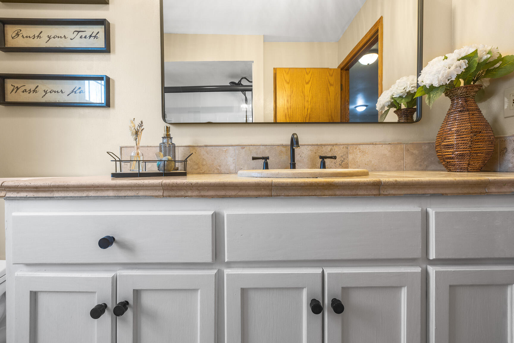 519 2 Rivers Drive Mukwonago, WI 53149 - Photo 19 of 35 Full Bath