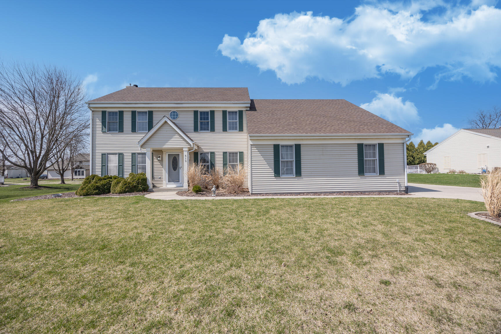 519 2 Rivers Drive Mukwonago, WI 53149 - Photo 2 of 35 Front of Home