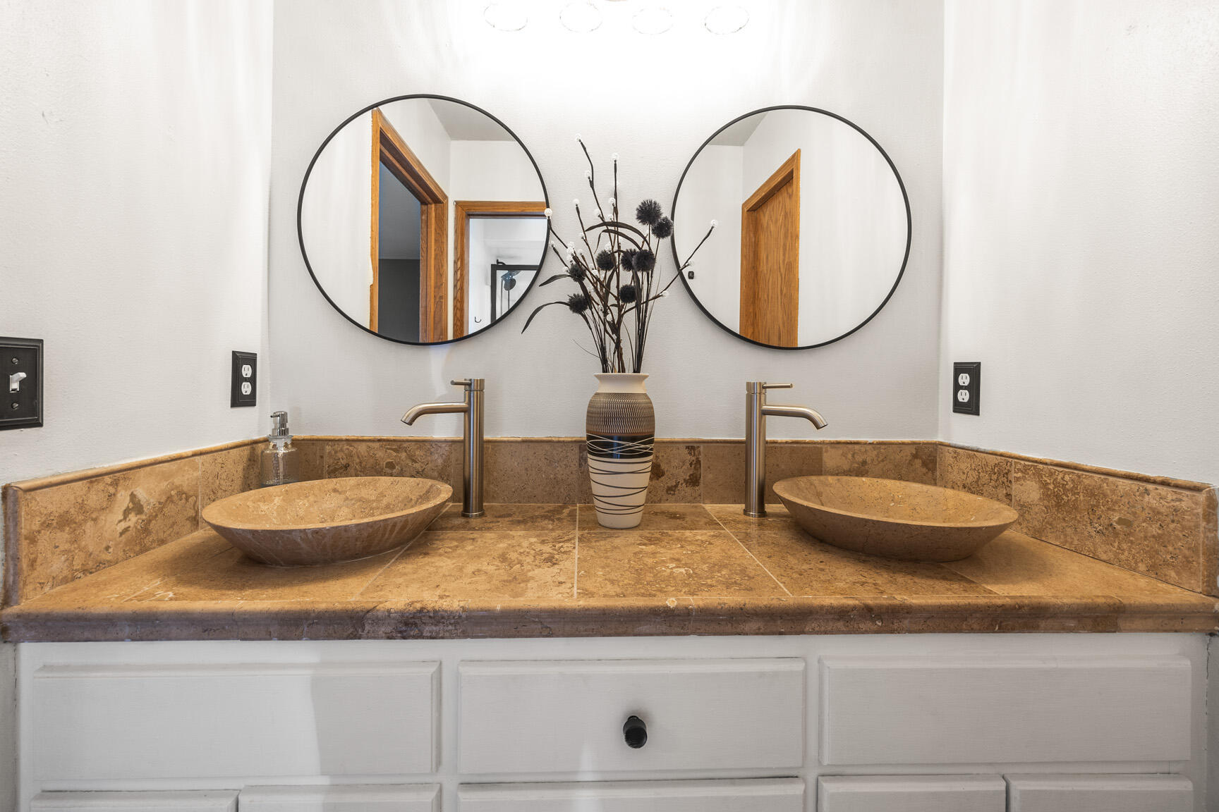 519 2 Rivers Drive Mukwonago, WI 53149 - Photo 23 of 35 Primary Bath