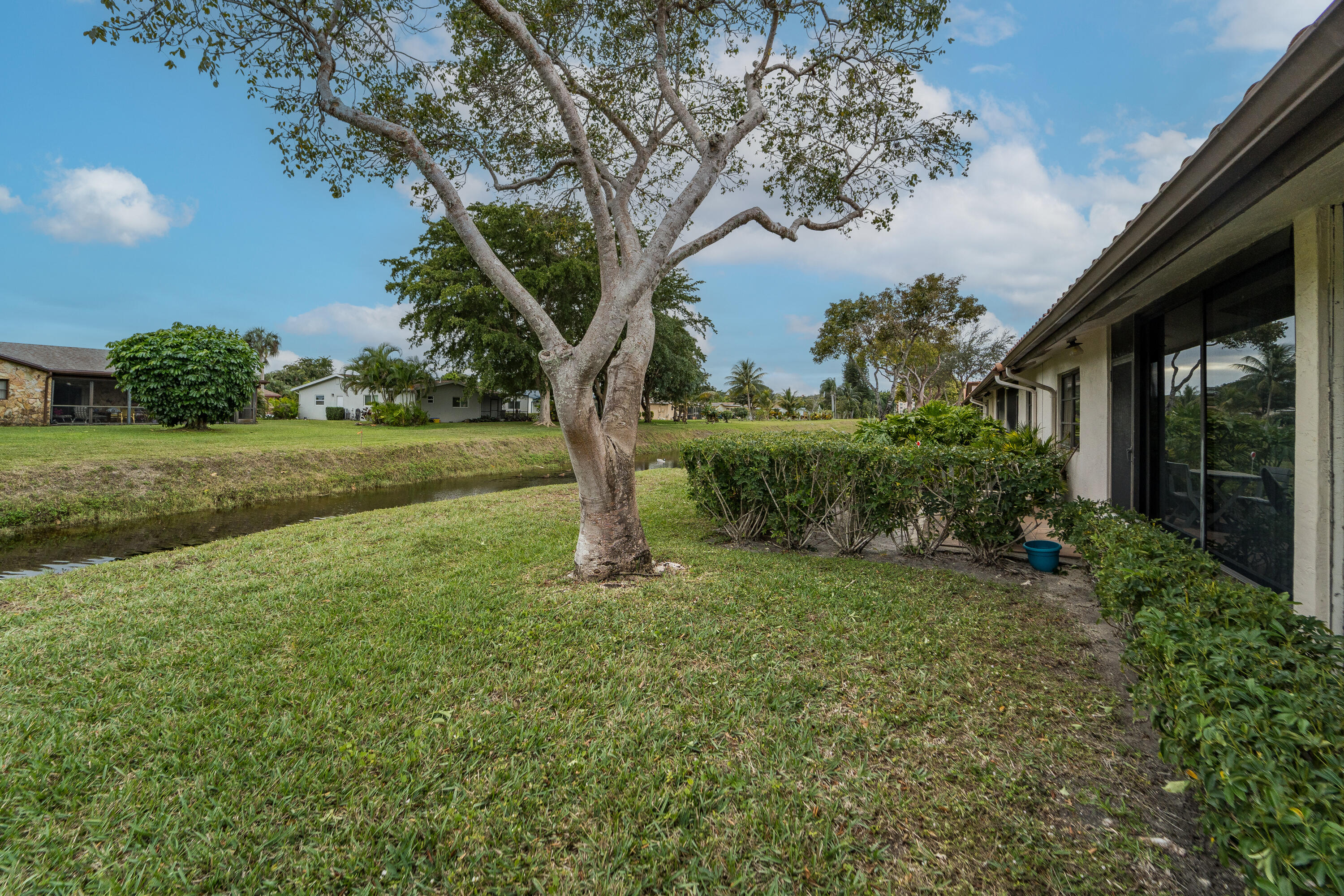 6224 Kings Gate Circle Delray Beach, FL 33484 - Photo 51 of 53 a view of a garden with a tree