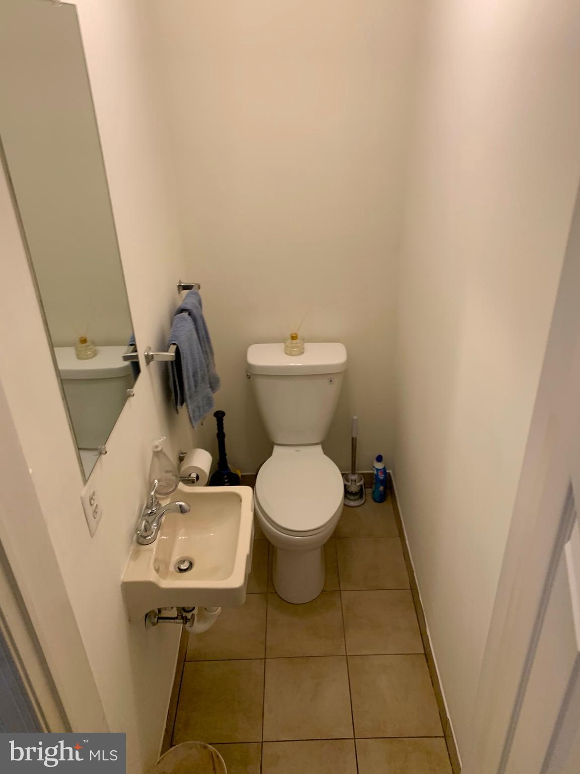 318 East Basin Street Norristown, PA 19401 - Photo 8 of 17 1/2 bathroom